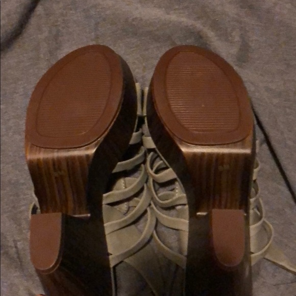 Guess Sandal Peep Toe Block Heel - Picture 3 of 5